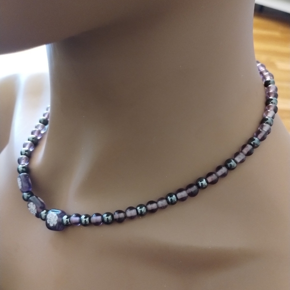 SALE: Elegant Pre-owned Purple Floral Inlay Beaded Necklace – Vintage Jewelry Co - Picture 3 of 6